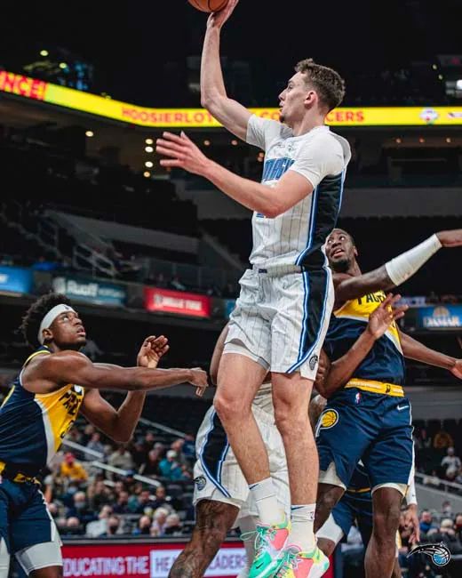 随着王雅繁 随着王雅繁