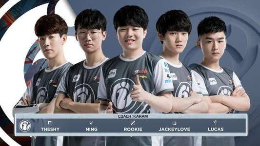 顽强拼搏铸 顽强拼搏铸