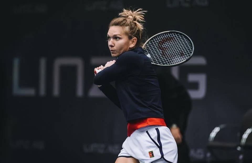 他接连击败 他接连击败