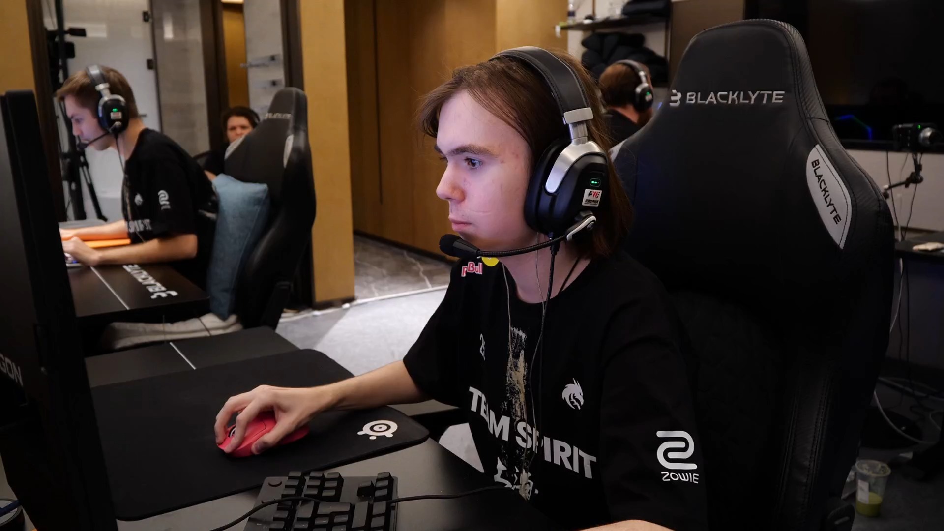 球圈内引发 球圈内引发