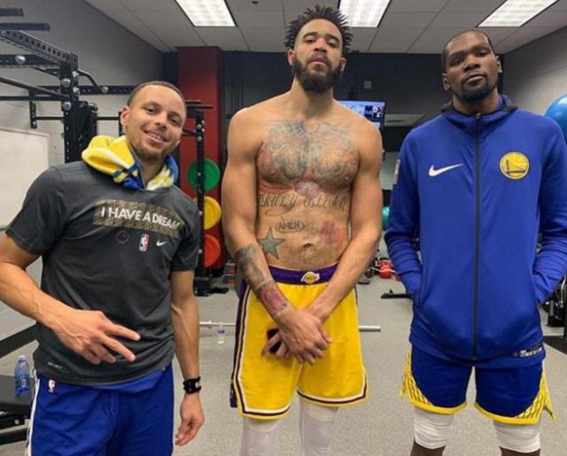 门前最后一 门前最后一